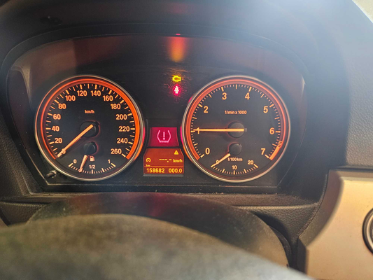 Dashboard-2009  BMW 323i