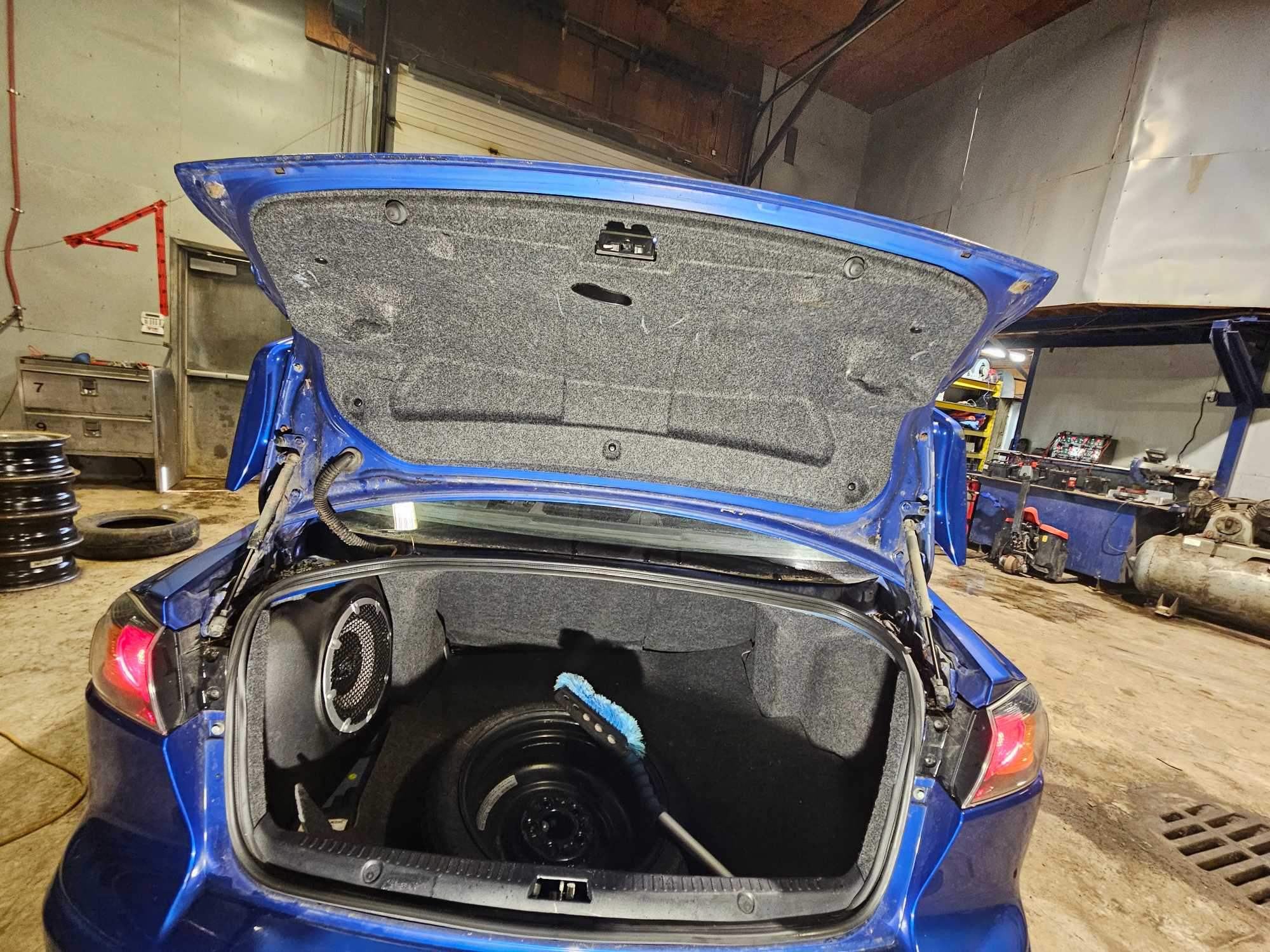 Trunk or Hatch-2011  Mitsubishi Lancer