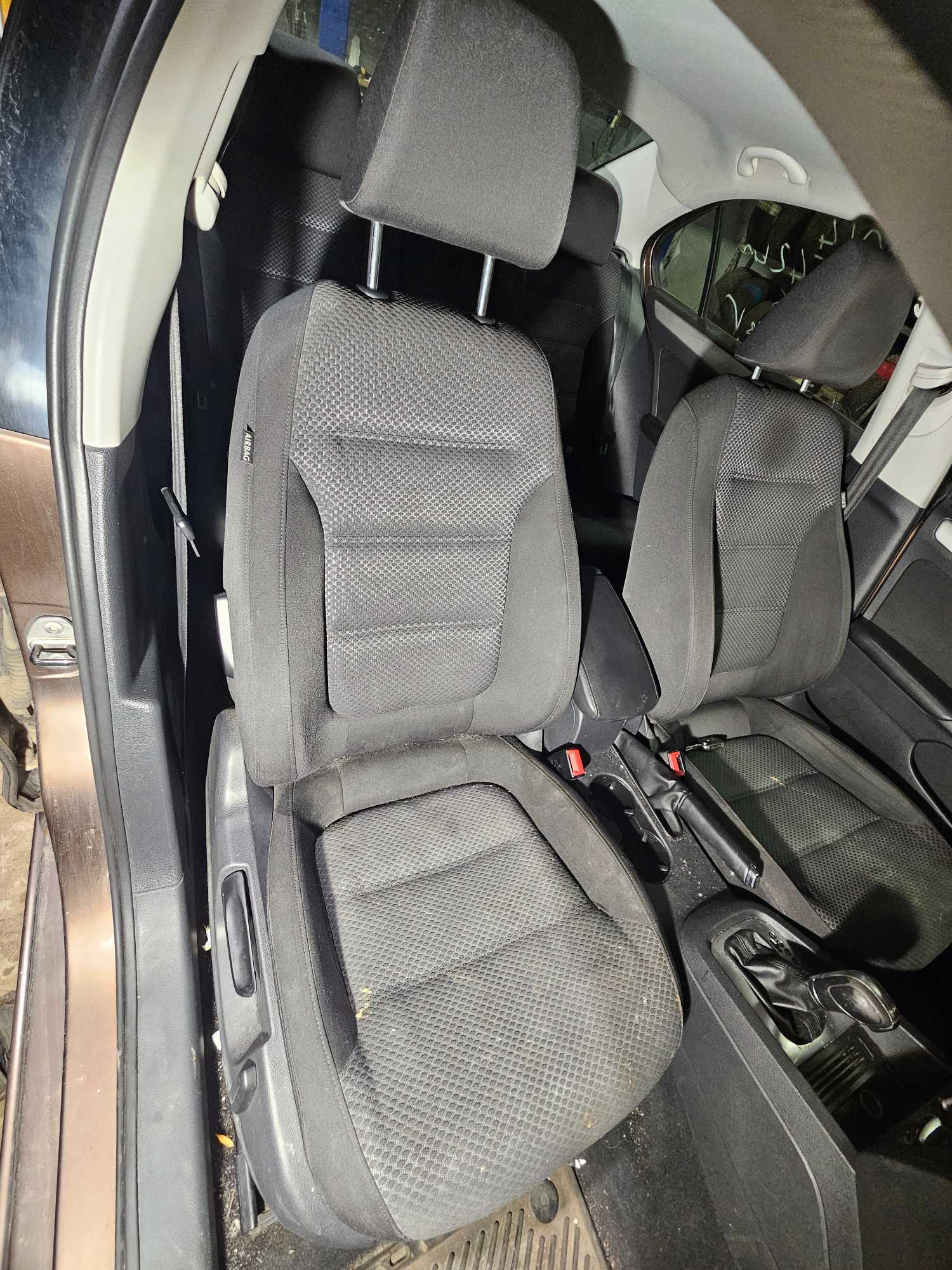Passenger's Seat-2014  Volkswagen JETTA