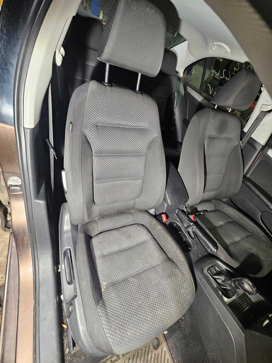 Passenger's Seat-2014  Volkswagen JETTA